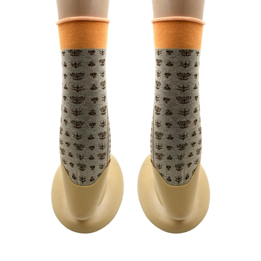 Breathable and soft socks with a simple design