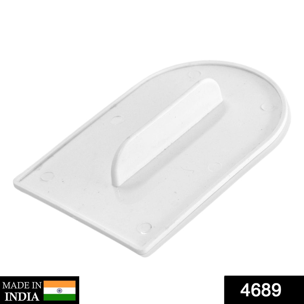 Cake decorating tool for smoothing icing and frosting